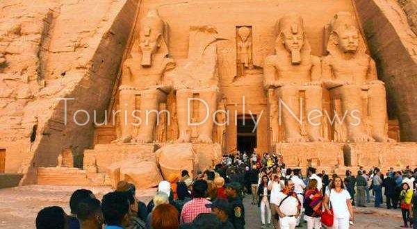 معبد أبو سمبل يستقبل 1800 سائح من مختلف الجنسيات
