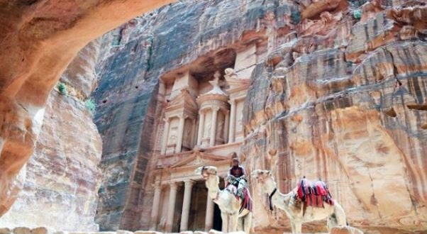 ارتفاع معدلات السياحة الوافدة إلى البترا الأردنية في 2022