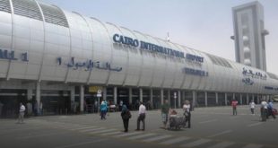 جولة تفقدية مفاجئة لوزير الطيران المدنى بمبانى الركاب فى مطار القاهرة