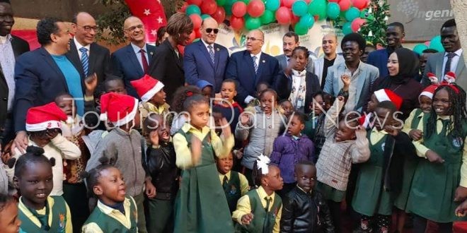 المنظمة الإفريقية للسياحة أفروأكت تحتفل بـالكريسماس مع 500 تلميذ لاجئ