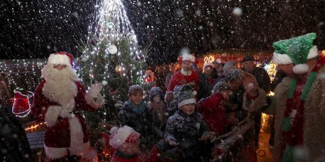 "الجن" يحول قرية "هامي-ميل" البلجيكية لمصابيح مضيئة فى عيد الميلاد