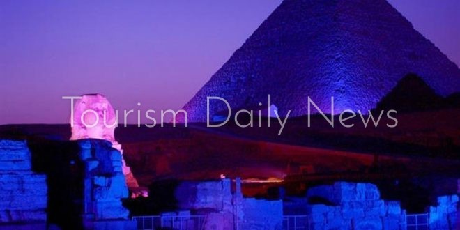 إضاءة الأهرامات وأبو الهول احتفالاً بالعام الجديد