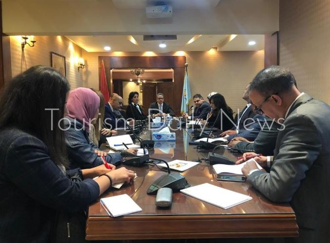 ماذا قال العنانى للعاملين بالسياحة عن أسباب ضمها للآثار ؟