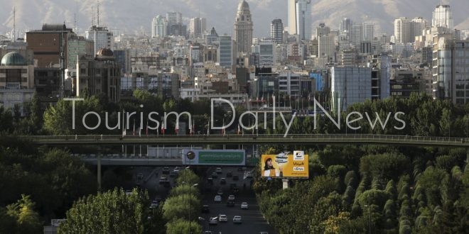 حديقة تتحول لمزار سياحى فى ايران .. أشجارها تنتج حجارة بدلاً من الثمار