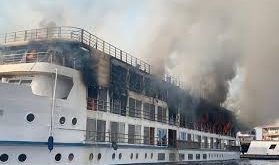 حريق فى باخرة سياحية