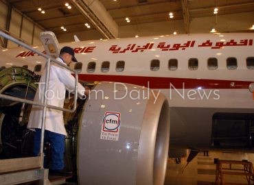 طائرة جزائرية تحمل معتمرين تهبط اضطراريا في مطار القاهرة