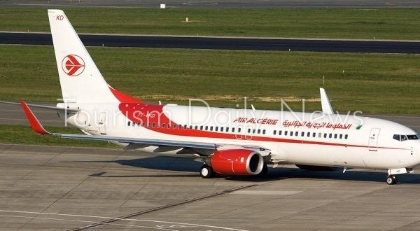 طائرة جزائرية تحمل معتمرين تهبط اضطراريا في مطار القاهرة