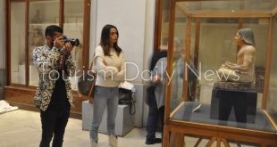 لاعب الكرة البرازيلي دانى إلفيس يزور المتحف المصرى