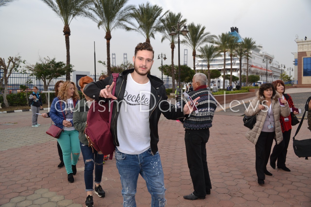 ميناء الإسكندرية يستقبل 749سائحاً علي متن السفينة celestyel crystal .. صور