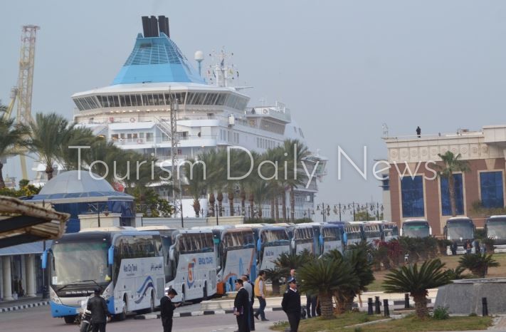 ميناء الإسكندرية يستقبل 749سائحاً علي متن السفينة celestyel crystal .. صور