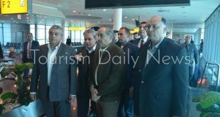 وزير الطيران يطلب توفير الراحة للمعتمرين ويتابع جدول تشغيل وانتظام الرحلات