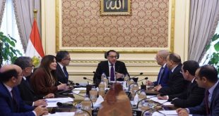 مدبولى يبحث مع العنانى والجزار مخطط فرص الاستثمار السياحى بالعلمين الجديدة