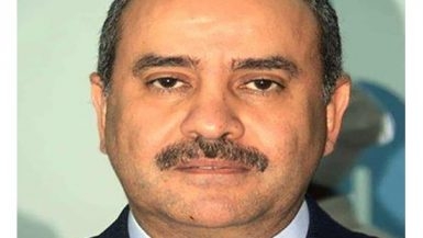 وزير الطيران المدنى يهنئ العاملين بمطار القاهرة لاجتيازهم التفتيش الدورى