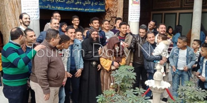 السياحة والآثار تشارك احتفالات المسيحيين بعيد الميلاد المجيد