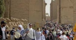 الطلبة والفرنسيون والإسبان ينعشون حركة السياحة بالأقصر فى إجازة نصف العام