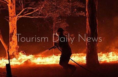 النيران تحاصر آلاف السياح .. وحكومة استراليا تمهلهم 48 ساعة