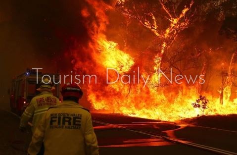 النيران تحاصر آلاف السياح .. وحكومة استراليا تمهلهم 48 ساعة