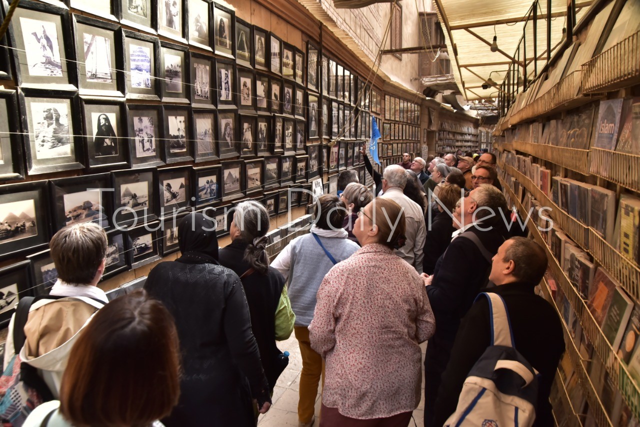 رفع كفاءة الطرق المؤدية الدير المحرق