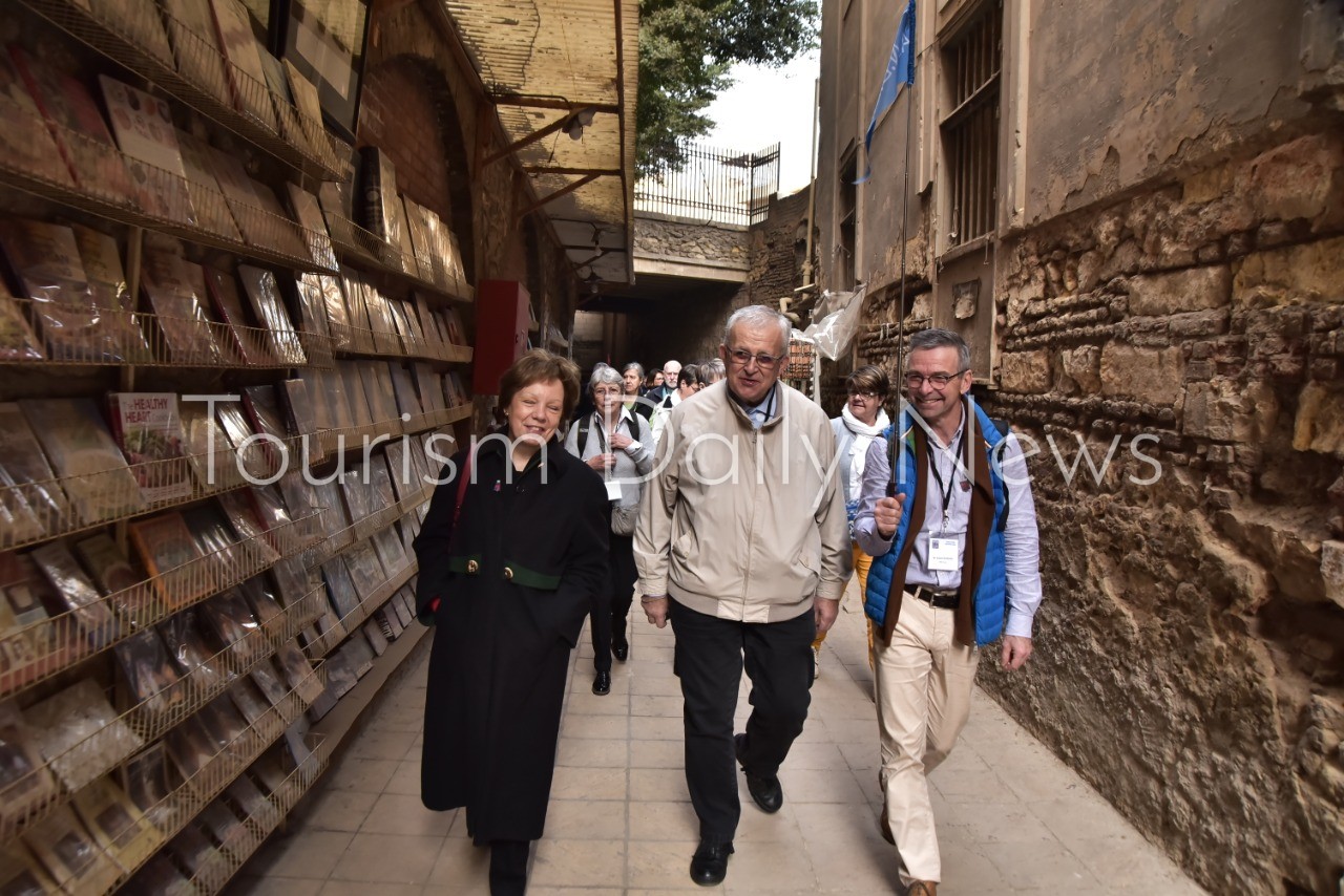 رفع كفاءة الطرق المؤدية الدير المحرق