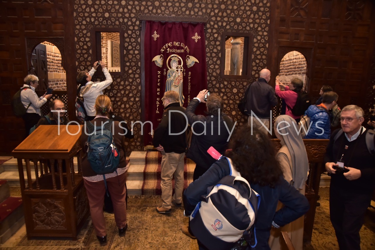 رفع كفاءة الطرق المؤدية الدير المحرق