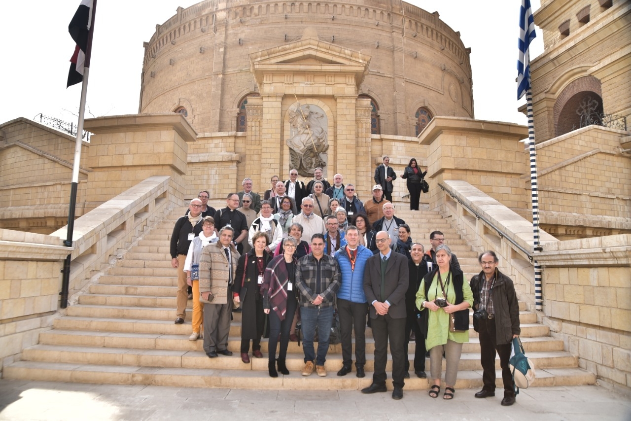 رفع كفاءة الطرق المؤدية الدير المحرق