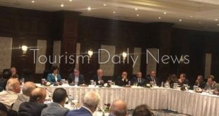 بدء إجتماع وزير السياحة والآثار مع مستثمرى شرم الشيخ .. تعرف على الحاضرين