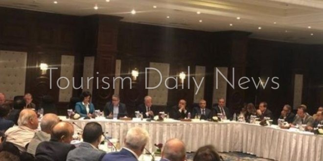بدء إجتماع وزير السياحة والآثار مع مستثمرى شرم الشيخ .. تعرف على الحاضرين