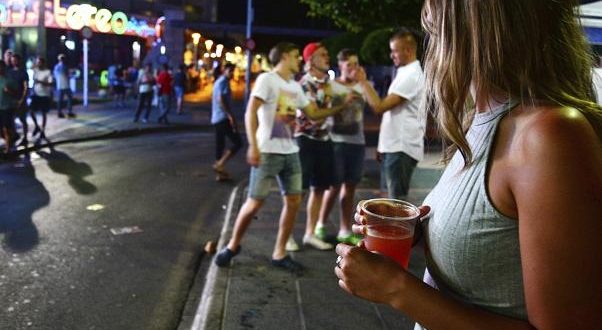 جزر البليار الإسبانية تفرض قيوداً صارمة لتقويض سياحة السكر