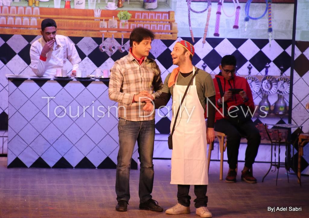 رشوان توفيق  حب رايح جاي  ينطلق على المسرح العائم الكبير