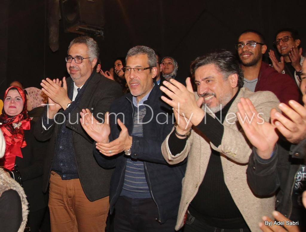 رشوان توفيق  حب رايح جاي  ينطلق على المسرح العائم الكبير