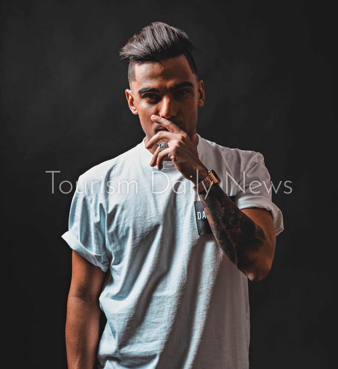 عروض فنية مذهلة طوال فبراير في بودا - بار بيتش بمنتجع سانت ريجيس السعديات