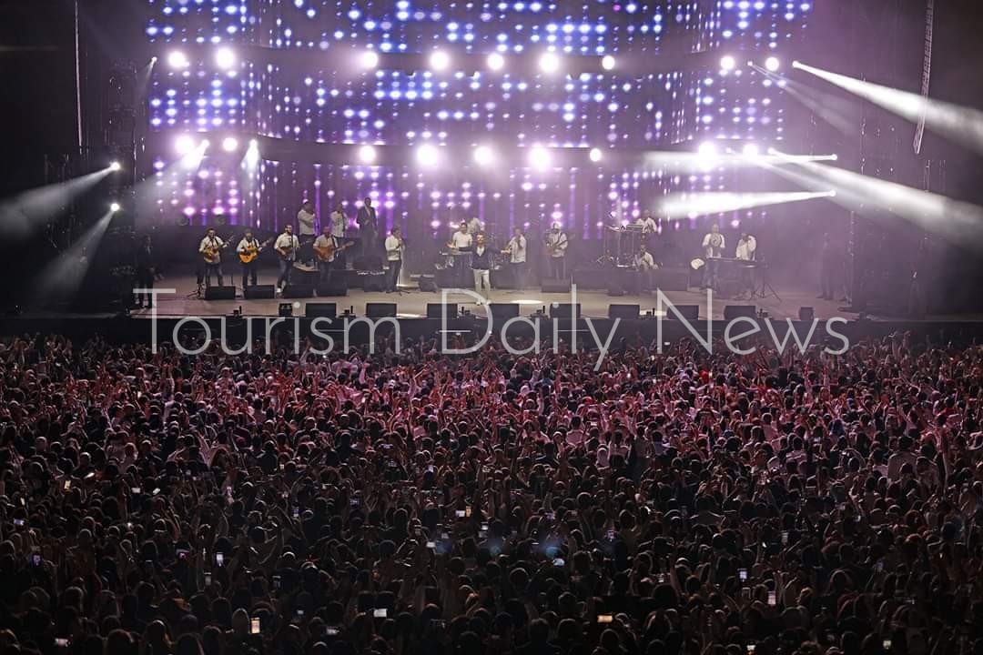 عمرو دياب في ليل دبي ضمن أضخم حفل جماهيري بميديا سيتي