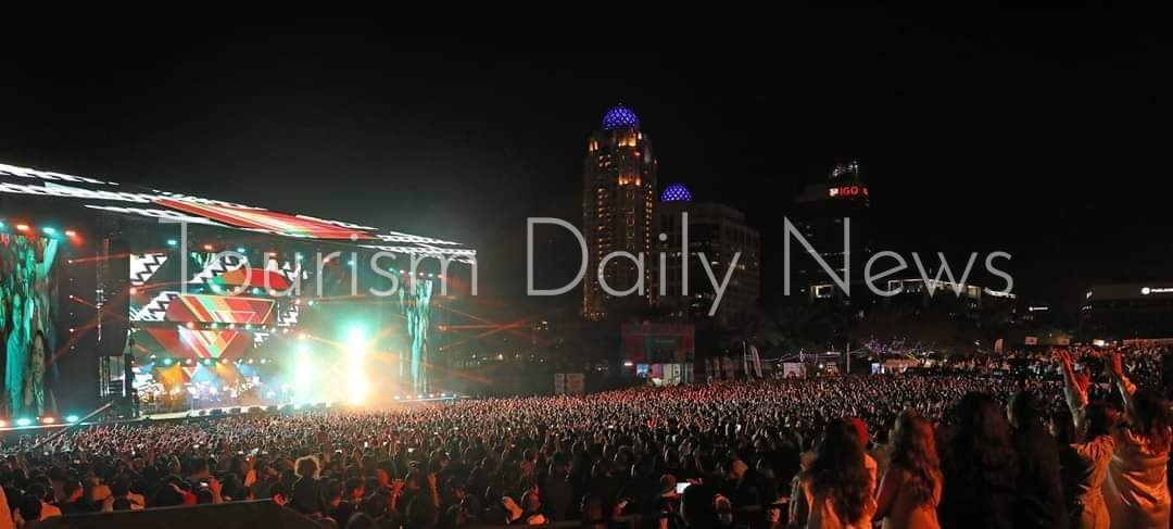 عمرو دياب في ليل دبي ضمن أضخم حفل جماهيري بميديا سيتي
