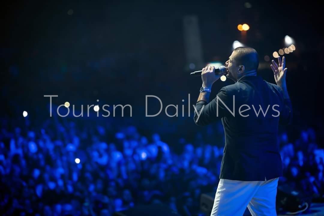 عمرو دياب في ليل دبي ضمن أضخم حفل جماهيري بميديا سيتي