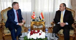 وزير الطيران يبحث مع سفير كندا بالقاهرة سبل تنشيط الحركة السياحية الوافدة