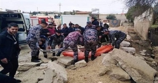 وصول جثامين العمال المصريين .. ضحايا حادث انهيار سور مدرسة بالأردن