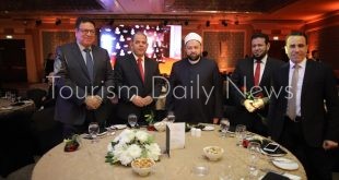  300 من نجوم المجتمع يطلقون ابليكيشن حاضر همزة الوصل مع الجمهور