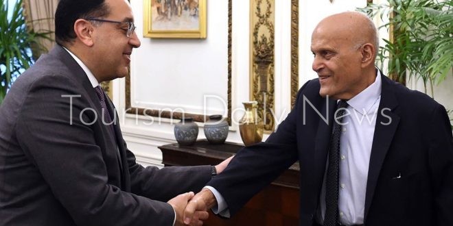 رئيس الوزراء يلتقى الدكتور مجدى يعقوب.. تعرف على السبب