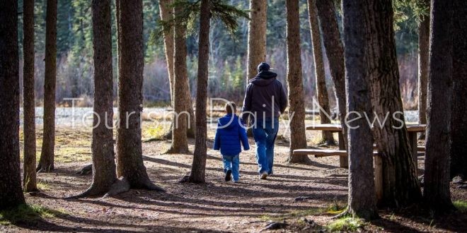 هل تسير الأمور دائما بسلاسة عند السفر مع الأطفال؟..إليك 8 فوائد غير متوقعة