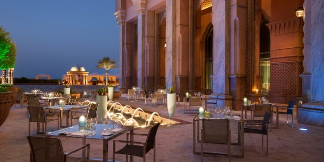 أشهى المأكولات البحرية في مطعم الصياد بفندق قصر الإمارات خلال شهر مارس 