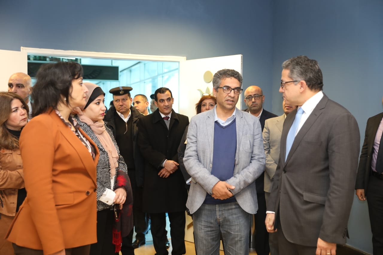 اجتماع تنسيقي بين العنانى وعنبة وزيارة مفاجئة لمكاتب السياحة بمطار القاهرة