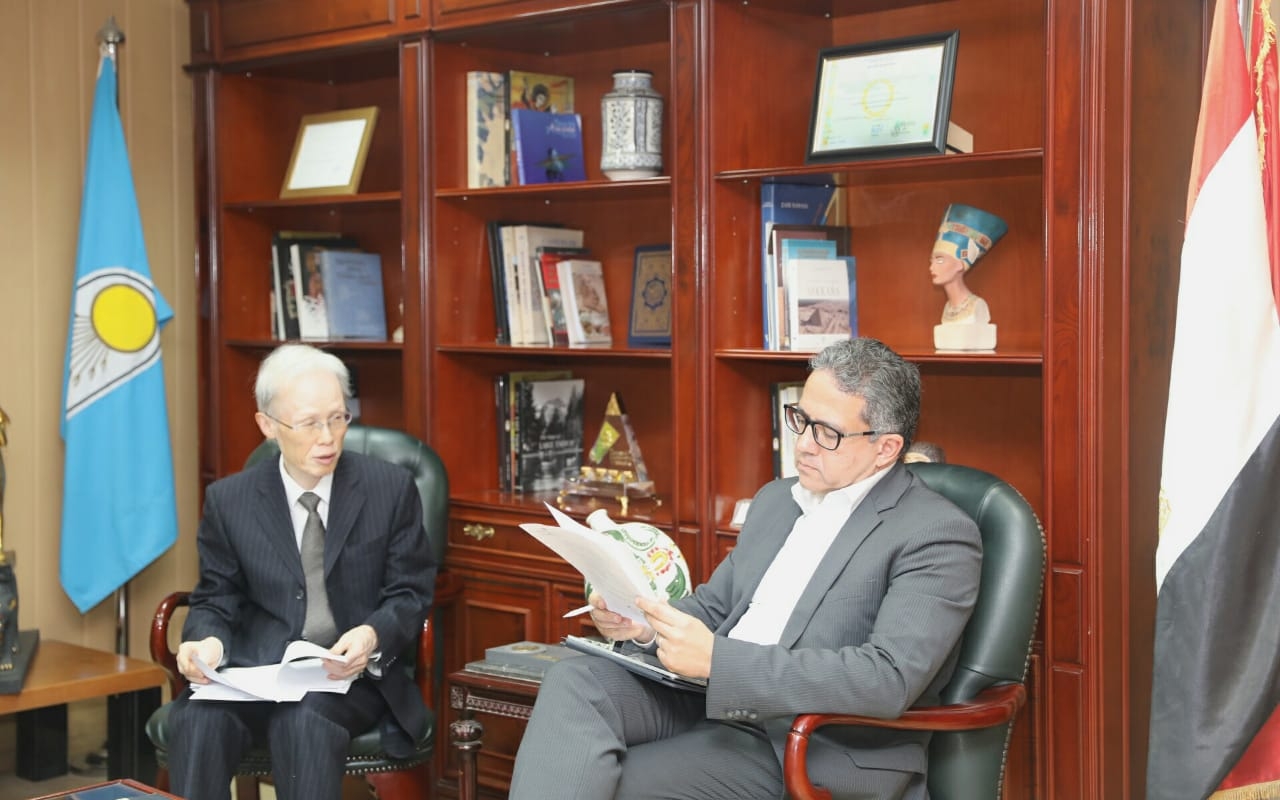 افتتاح المتحف المصري الكبير فى مباحثات العنانى مع السفير اليابانى