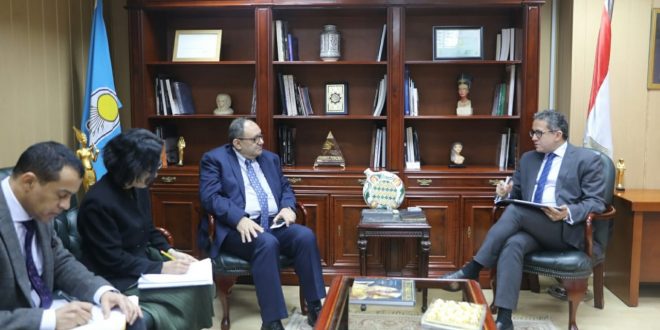العنانى يبحث مع المدير الإقليمى لليونسكو تعزيز التعاون فى التدريب