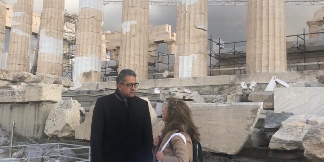 المتاحف الأثرية، وذلك أثناء تواجده بالعاصمة اليونانية