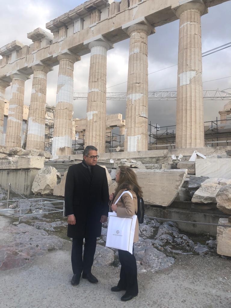 المتاحف الأثرية، وذلك أثناء تواجده بالعاصمة اليونانية