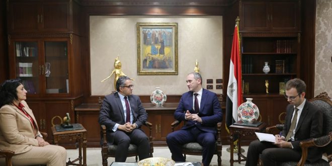 بيلاروسيا تعزز الحركة السياحية إلى مصر .. والعنانى يلتقى سفيرها بالقاهرة