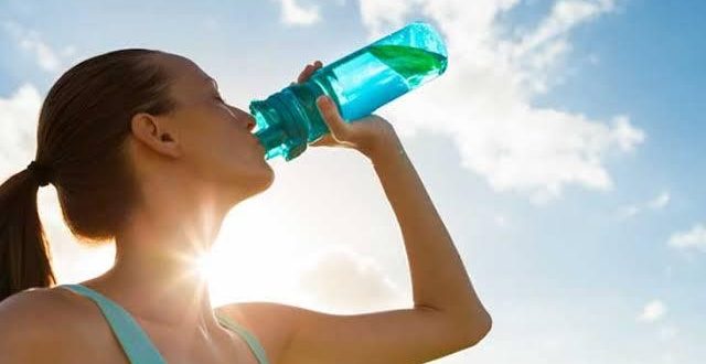 تقرير صحى صادم .. هذا ما تفعله المياه الفوارة فى الأسنان