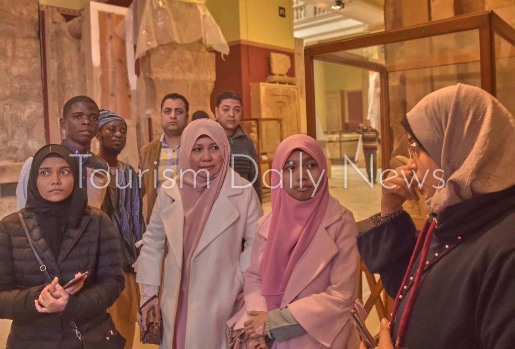 حفظة القرآن من جميع أنحاء العالم يزورون القلعة والمتحف المصري