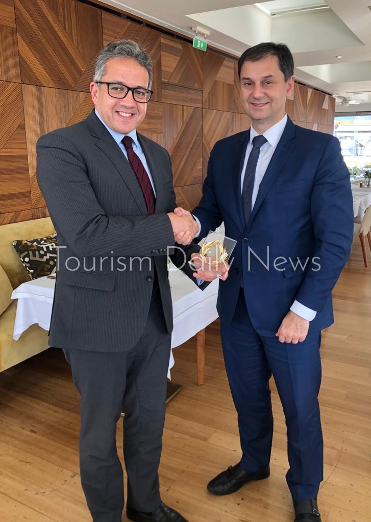 مسار العائلة المقدسة يتصدر مباحثات العنانى ووزير السياحة اليونانى