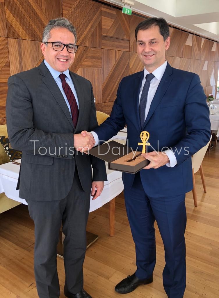 مسار العائلة المقدسة يتصدر مباحثات العنانى ووزير السياحة اليونانى